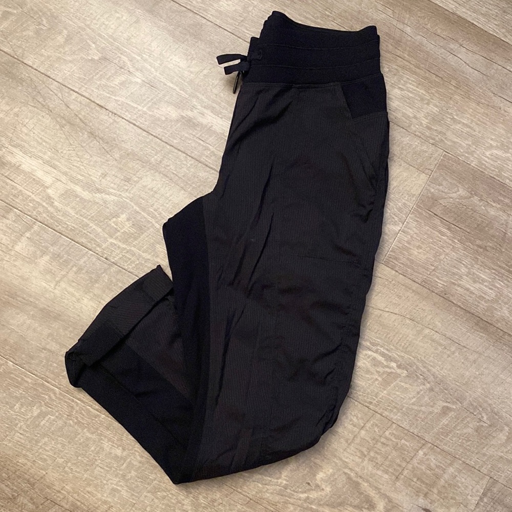 LULULEMON crop pants